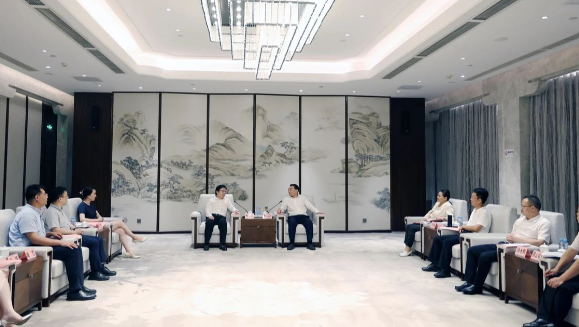 江西省萍乡市委副书记、市长熊运浪与林杨林一行举行工作会谈